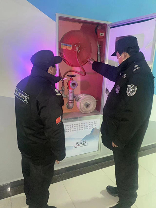 检查消防器材